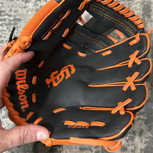 Wilson SF T ball glove - Picture 2 of 3
